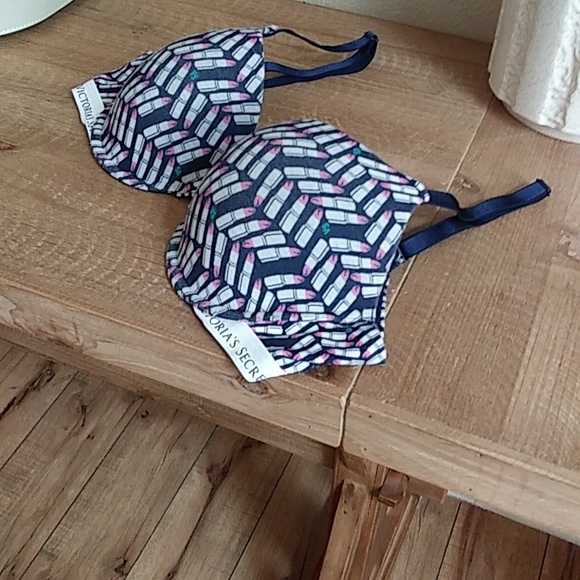 Victoria's Secret T-Shirt Lightly Lined Demi Bra. Size 34D - Picture 8 of 17